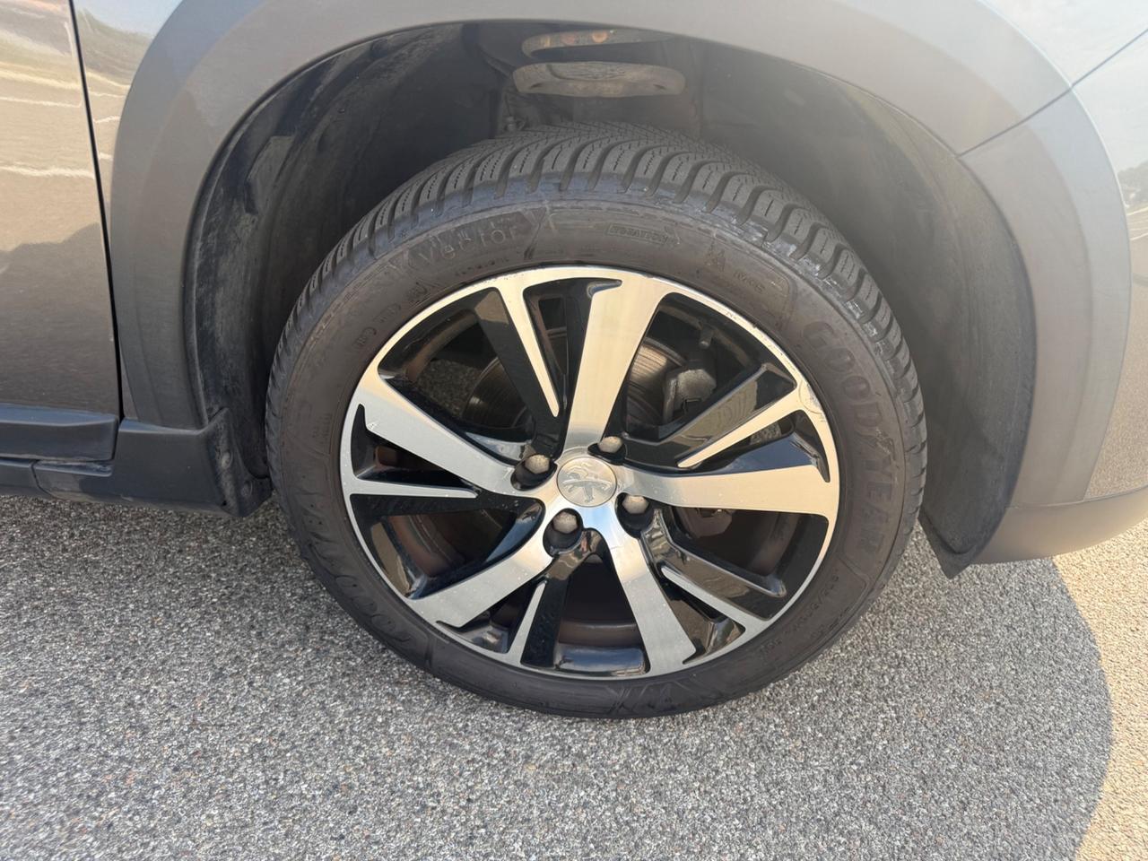 Peugeot 2008 PureTech Turbo 110 S&S*Navi*Pelle*Camera*Cerchi