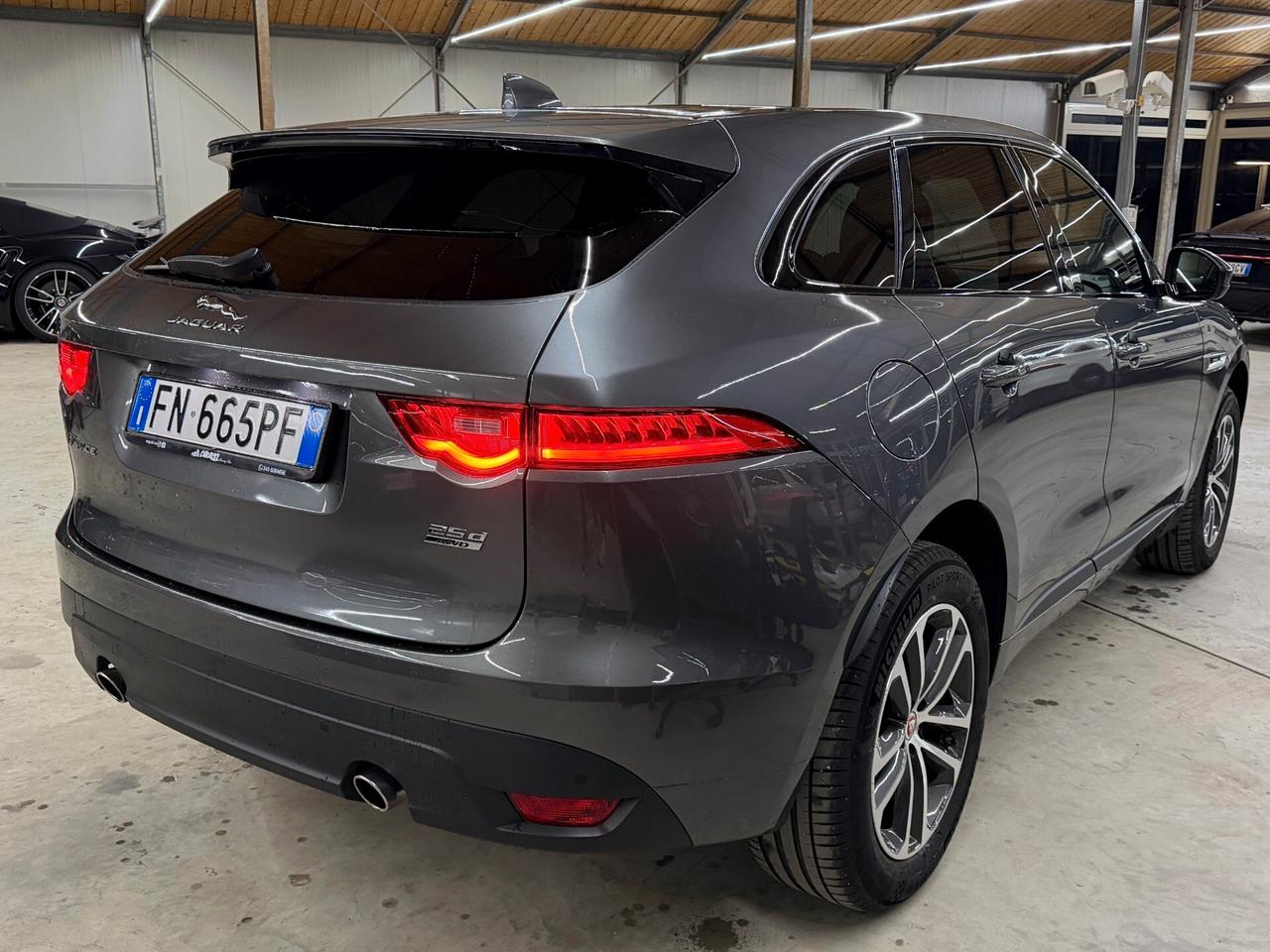 Jaguar F-Pace 240cv R-Sport - 24 MESI DI GARANZIA
