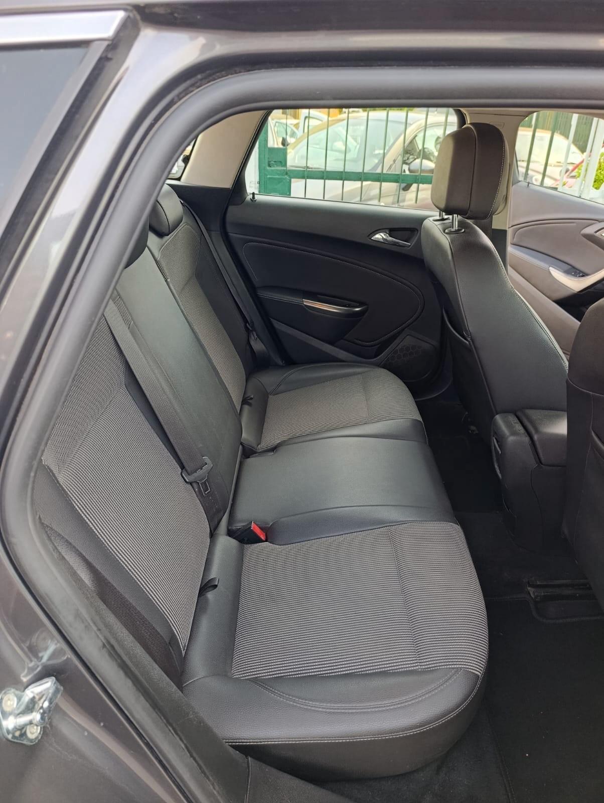 Opel Astra 1.7 CDTI Sports Tourer Cosmo 2011