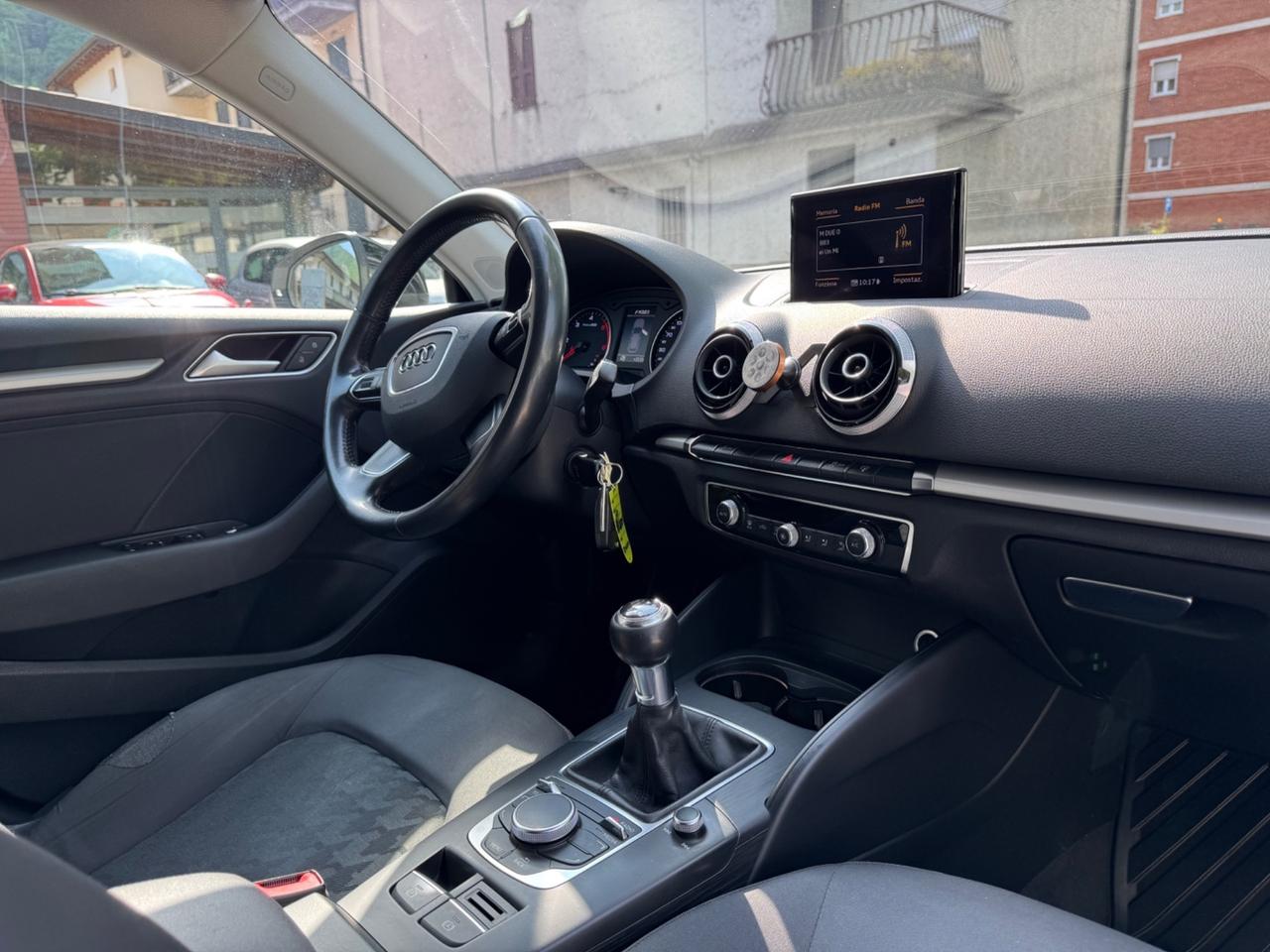 Audi A3 SPB 1.6 TDI Sport - SENSORI PER IL PARCHEGGIO - VETRI OSCURATI