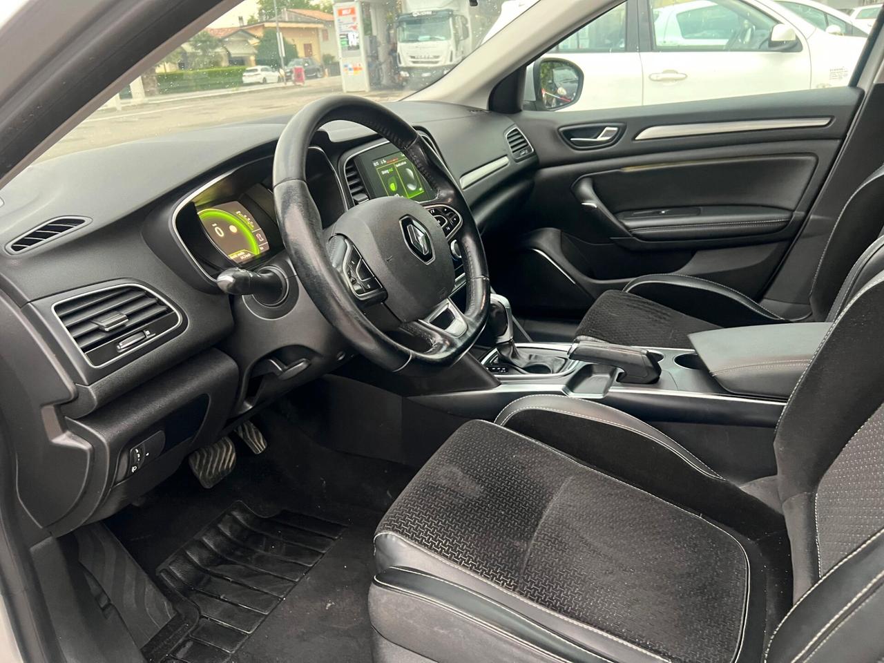 Renault Megane Mégane dCi 8V 110 CV EDC Energy Bose