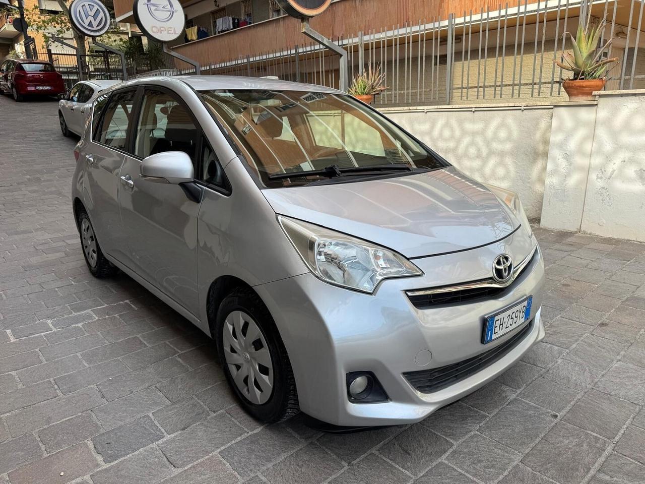 Toyota Verso- S 1.3 lounge Ok Neop