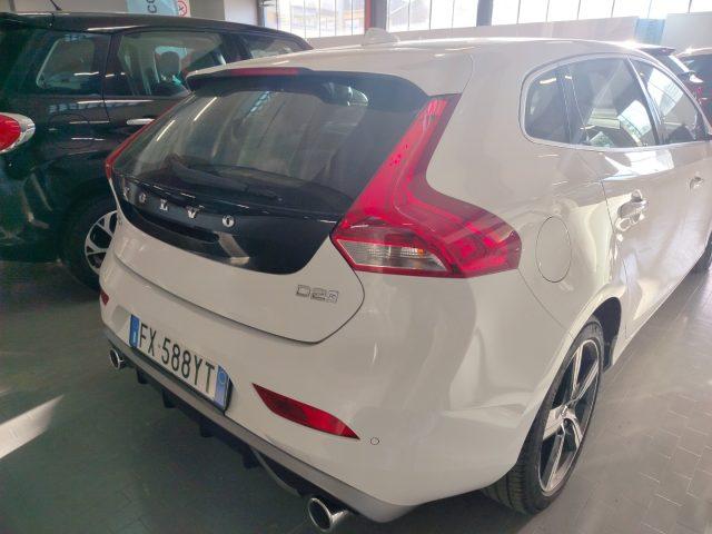 VOLVO V40 D2 R-design
