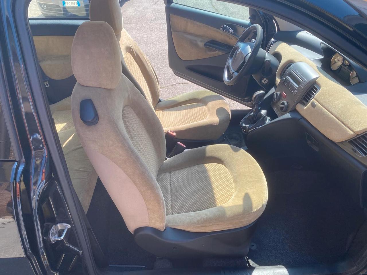 Lancia Ypsilon 1.2 Argento 80cv - OK NEOPATENTATI