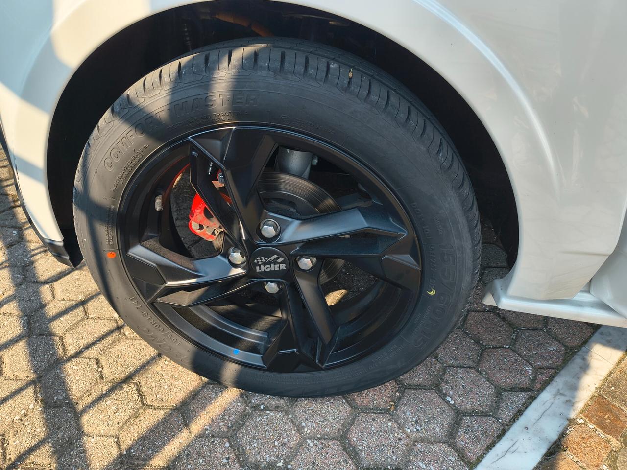 LIGIER JS50 elettrica Elite Confort L7 potenziata per patente B1 con servosterzo e clima