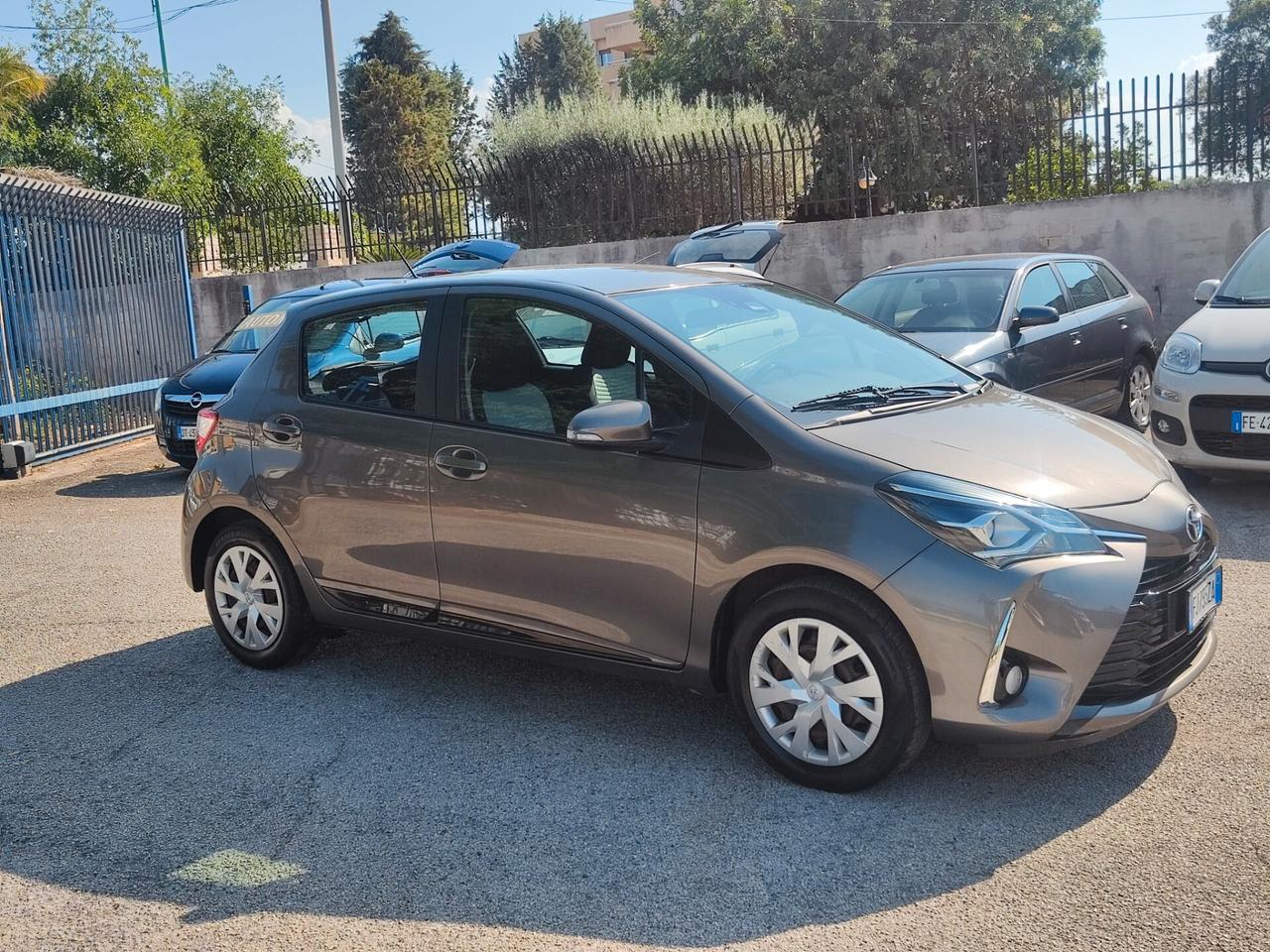 Toyota Yaris 1.0 5 porte Lounge del 2017