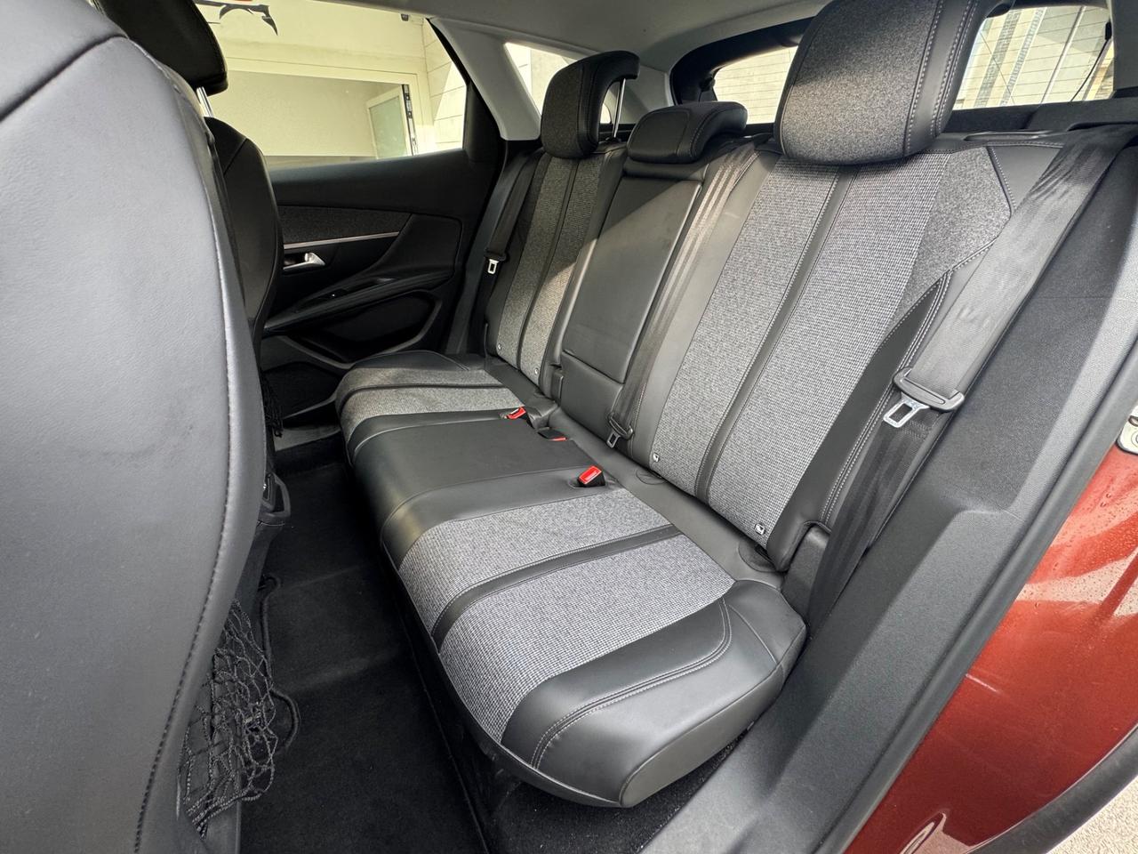 Peugeot 3008 BlueHDi 130 S&S Allure pack manuale