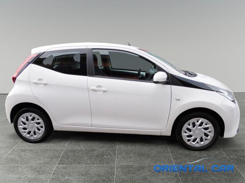 Toyota Aygo 1.0 VVT-i x-play MOLTO BELLA