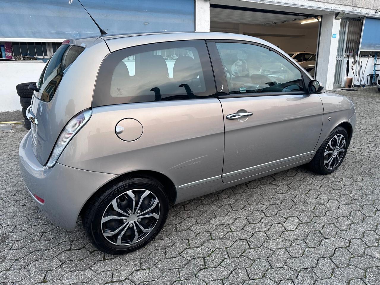 Lancia Ypsilon 1.2 Argento*NEOPATENTATI