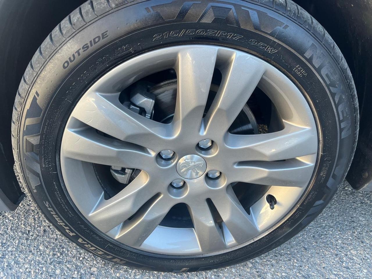 Peugeot 5008-2.0 hdi-7 P- allure-2016