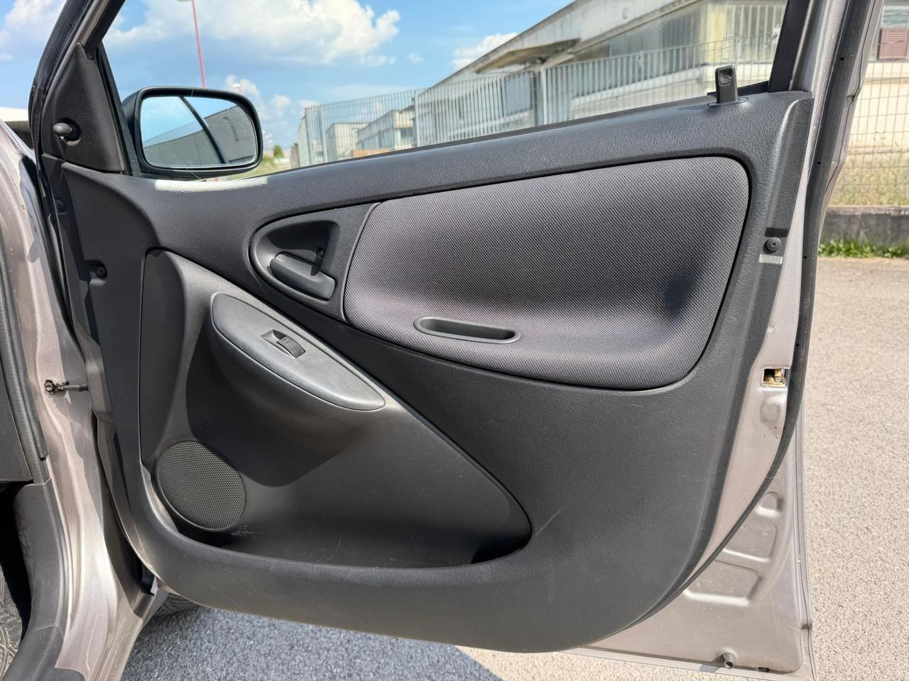 Toyota Yaris tdi D-4D Sol
