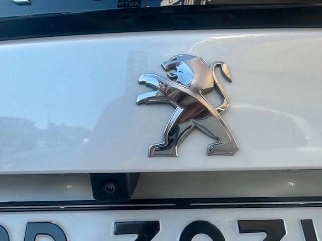 PEUGEOT 2008 GT LINE