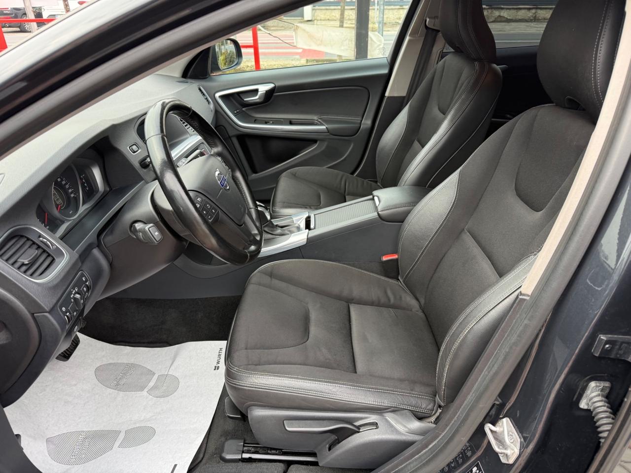 Volvo V60 D2 Geartronic Momentum 84000 KM