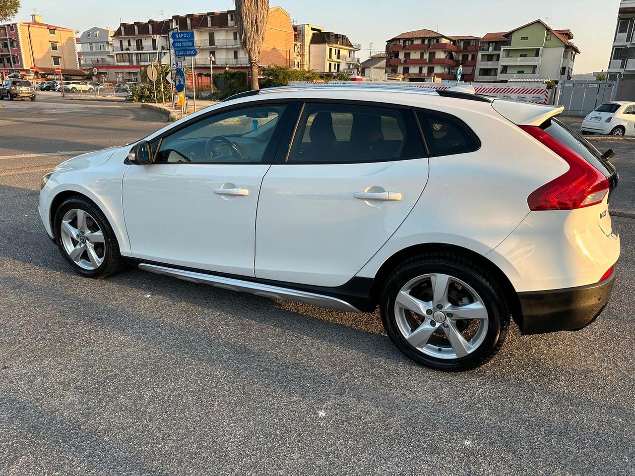 VOLVO V40 CROSS COUNTRY D3 2.0DIESEL 150CV AUTOMATICO EURO5B