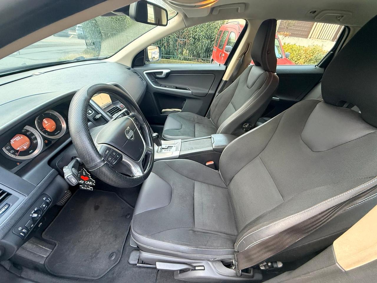 Volvo XC 60 XC60 D3 AWD Geartronic Momentum 163CV ***Automatica 4x4***