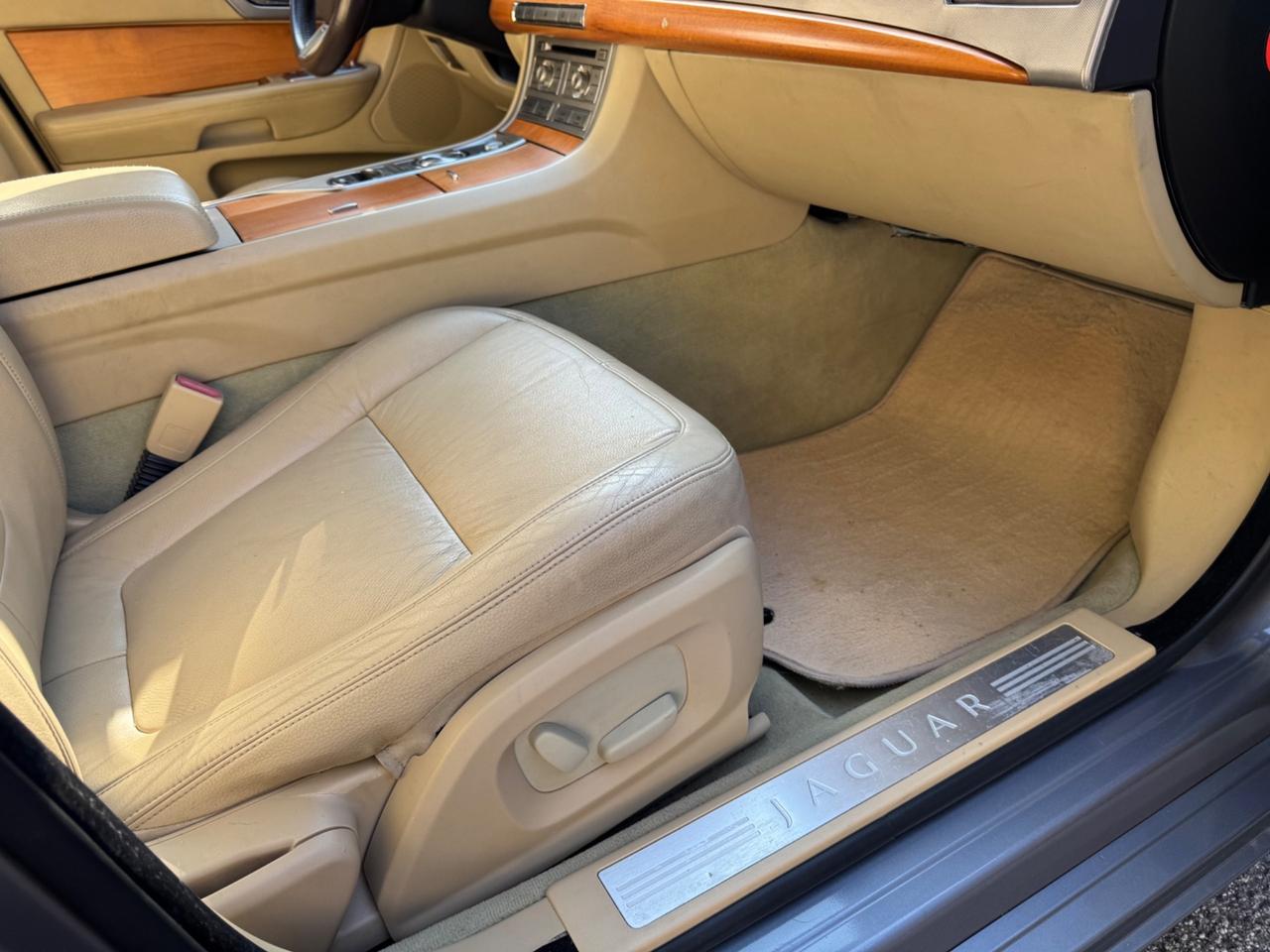 Jaguar XF 2.7D V6 Premium Luxury