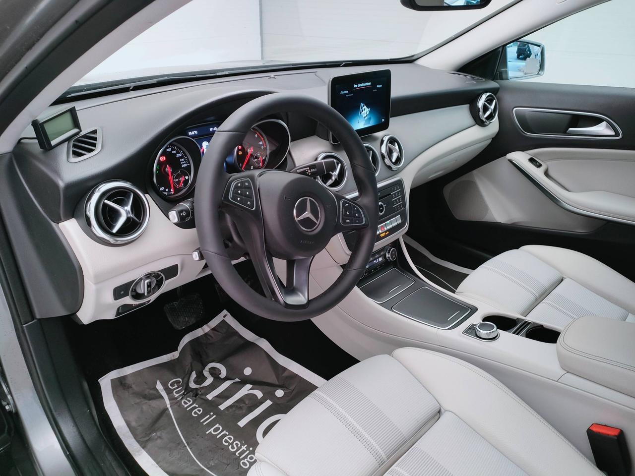 Mercedes-Benz GLA-X156 2017 - GLA 180 d Sport auto