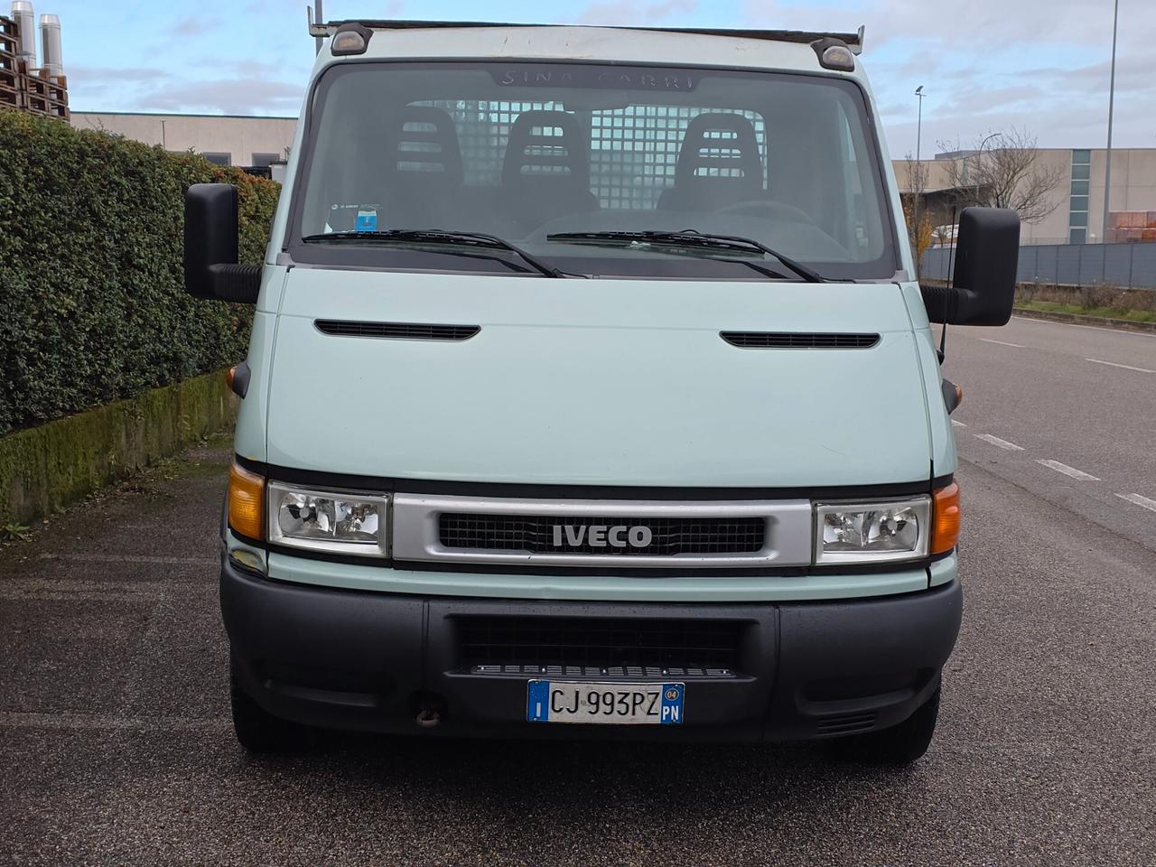 Iveco daily 2.3D con Imperiale e Gancio traino