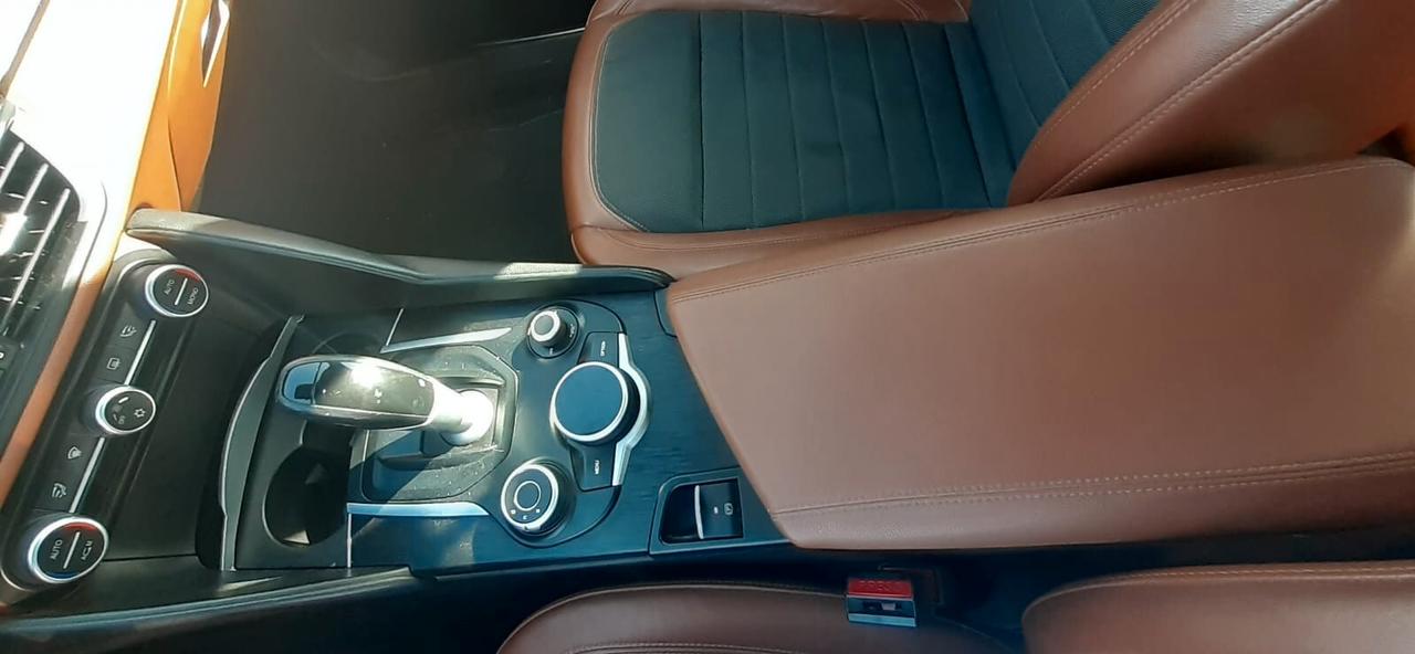 Alfa Romeo Giulia 2016 - 2.2 Td 180cv AT8 Super Lb automobili