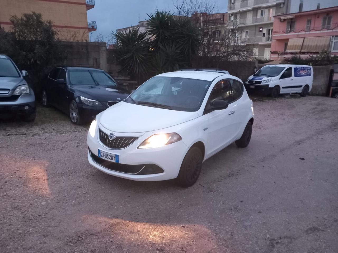 Lancia Ypsilon 1.0 FireFly 5 porte S&S Hybrid Ecochic Gold