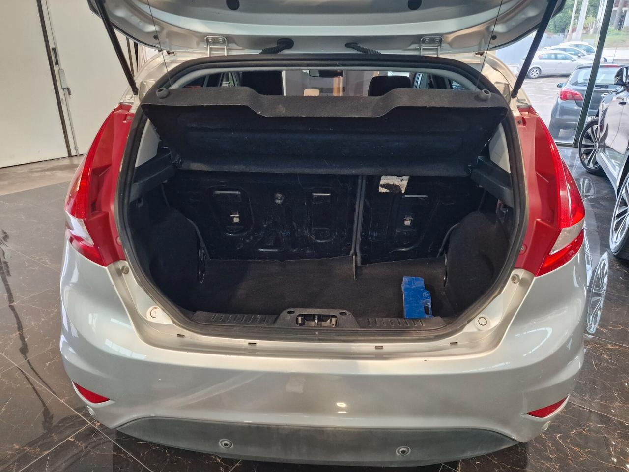 Ford Fiesta 1.4 b, AUTOMATICO GUIDABILE DA DISABILI.