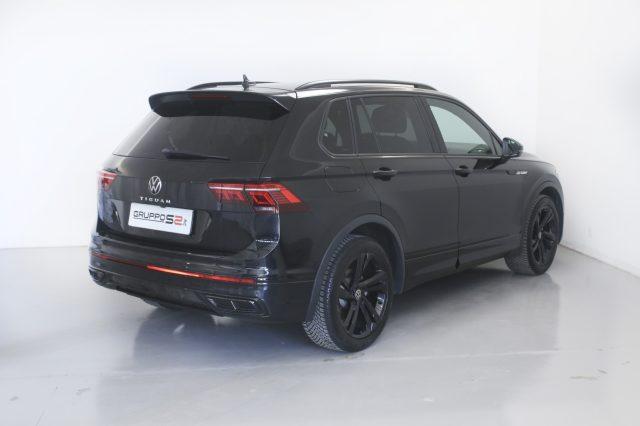 VOLKSWAGEN Tiguan 2.0 TDI 150 CV SCR DSG R-Line Fari Matrix/Black P.