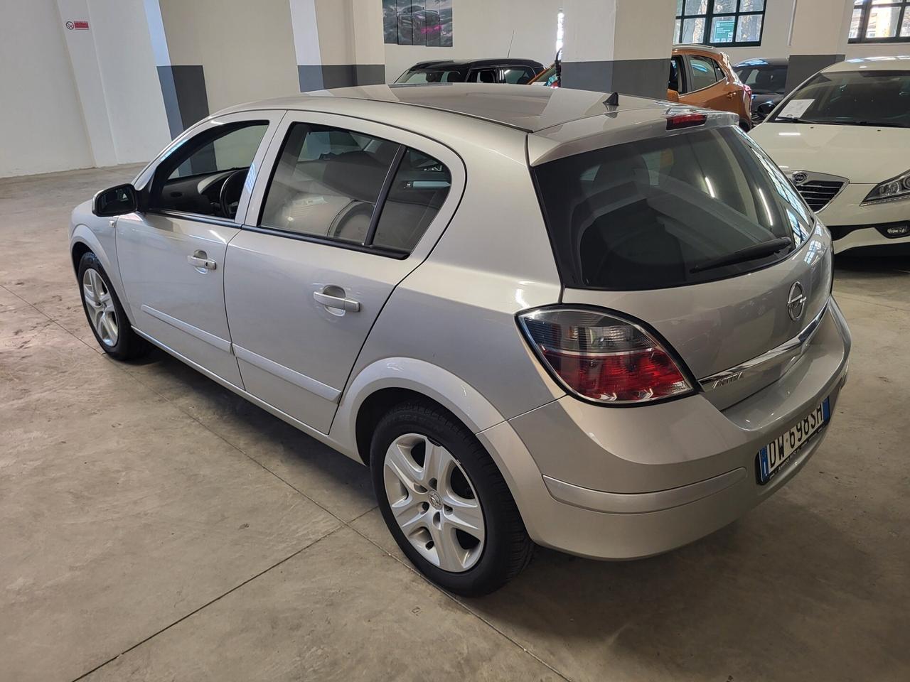 Opel Astra 1.6 16V VVT 5 porte Cosmo PREZZO REALE! TUTTI I TAGLIANDI! UNICO PROPRIETARIO!!