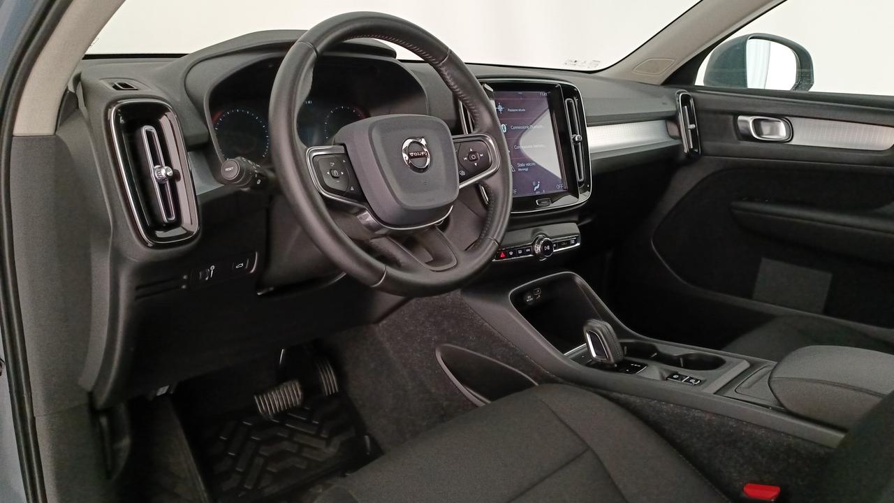 VOLVO XC40 1.5 t3 Momentum 163cv auto my21