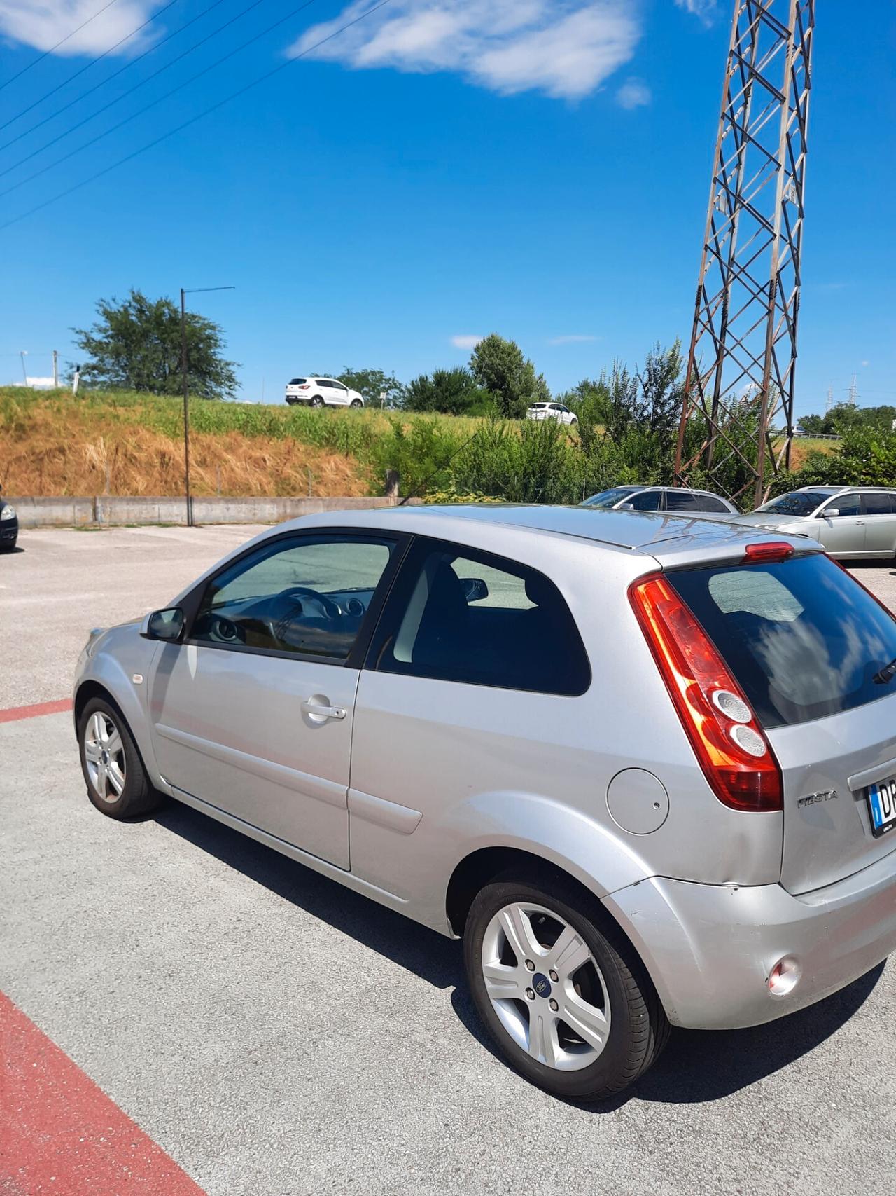 Ford Fiesta 1.2 16V 3p. Ghia OK NEOPATENTATI