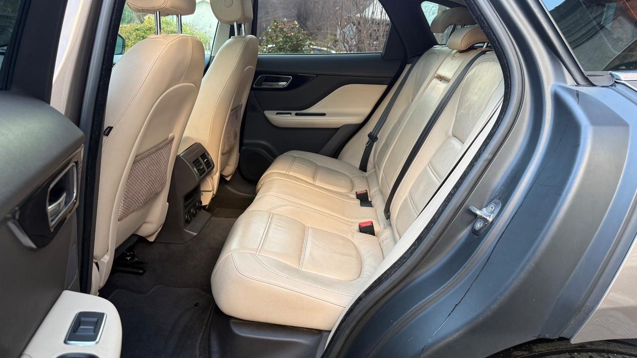 Jaguar F-Pace 2.0 D 180 CV AWD aut. Prestige