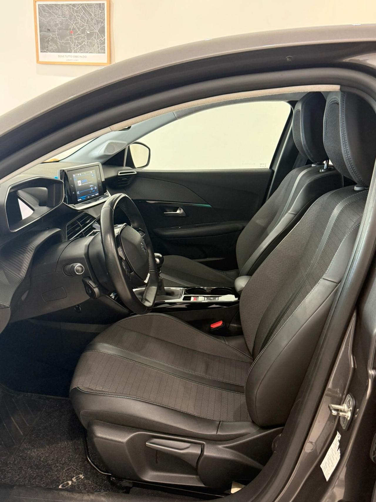 Peugeot 208 1.2 100CV Allure 46.000 KM