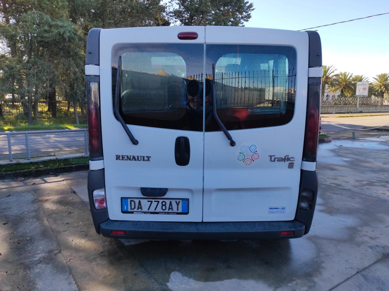 Renault Trafic 1.9 dCi - 80cv 9 POSTI