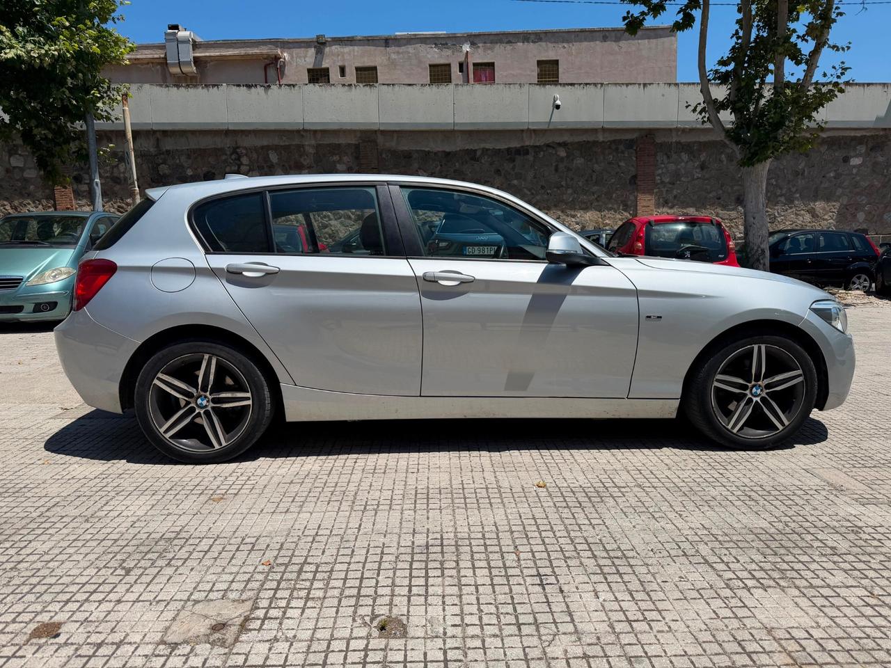 Bmw 118d sport con grande computer e telecamere 118 D
