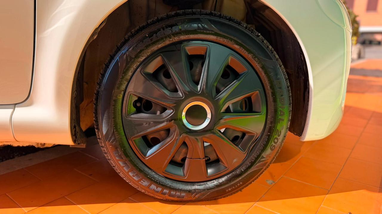 Toyota Aygo 1.0 12V VVT-i 5 porte Lounge Connect MMT