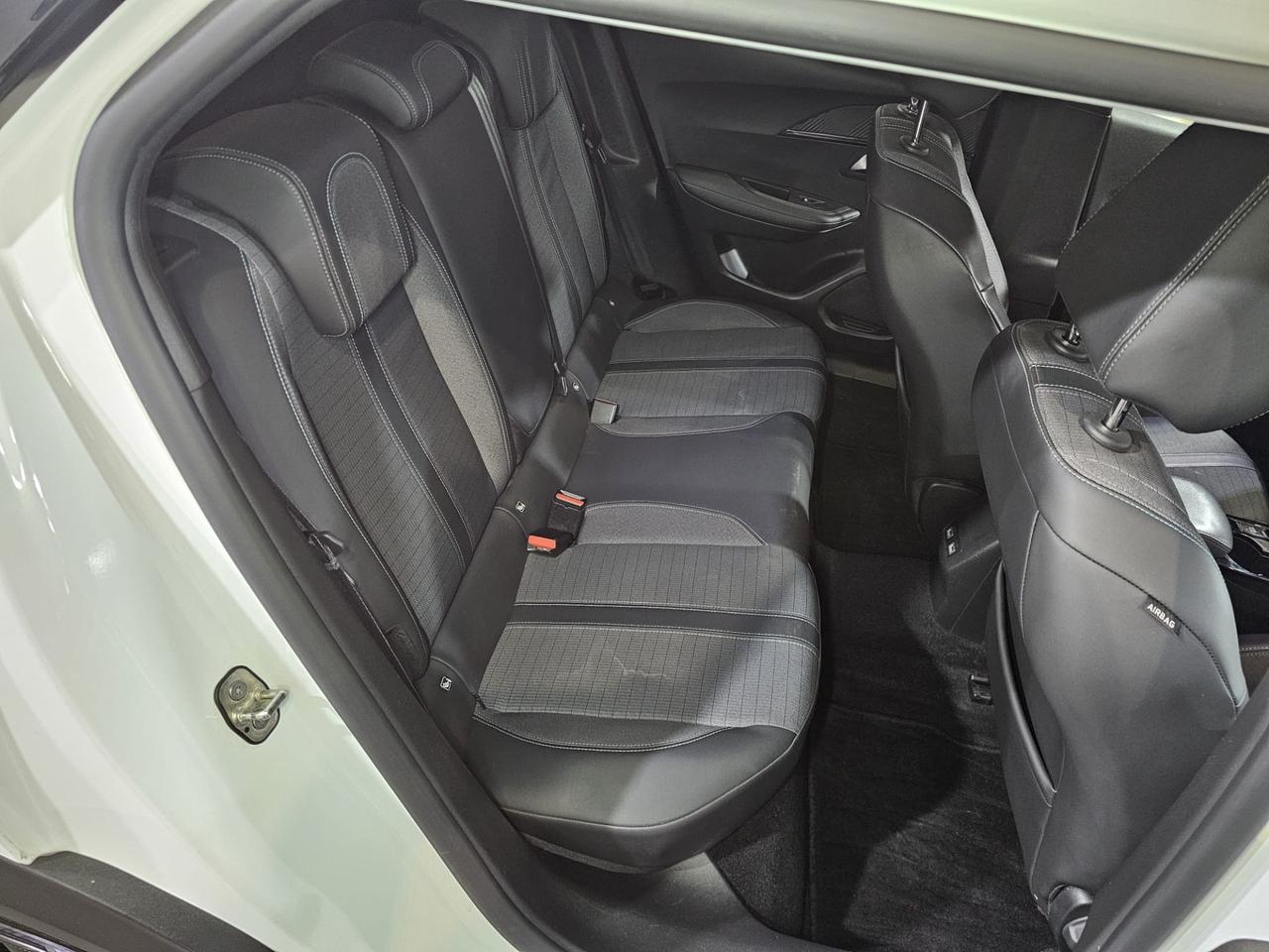 Peugeot 2008 BlueHDi 130 S&S EAT8 Allure