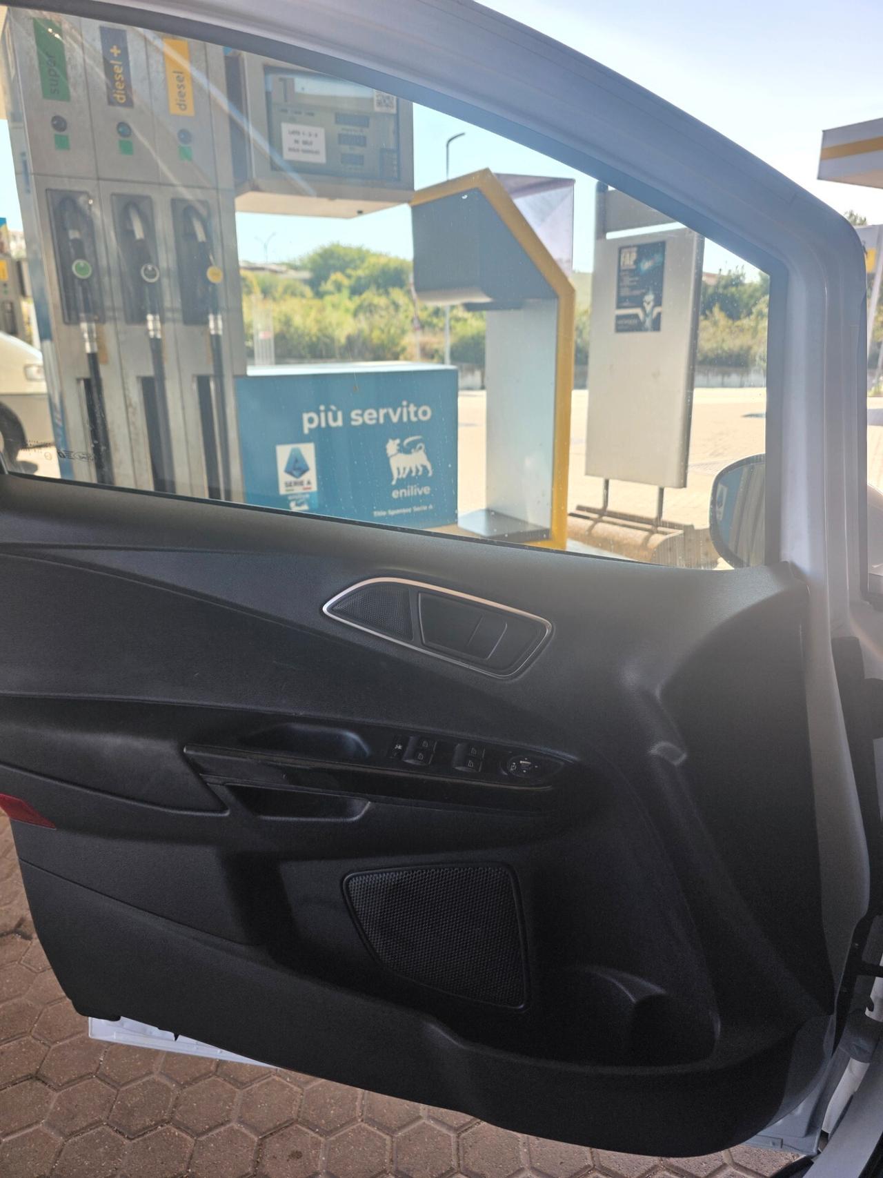 Ford B-Max Neo patentati Titanium