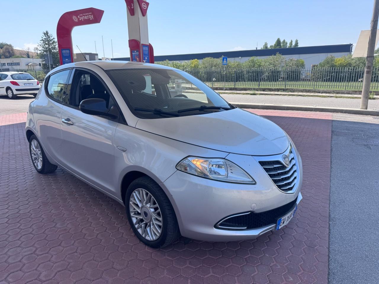 Lancia Ypsilon 1.2 69 CV 5 porte GPL Ecochic Platinum