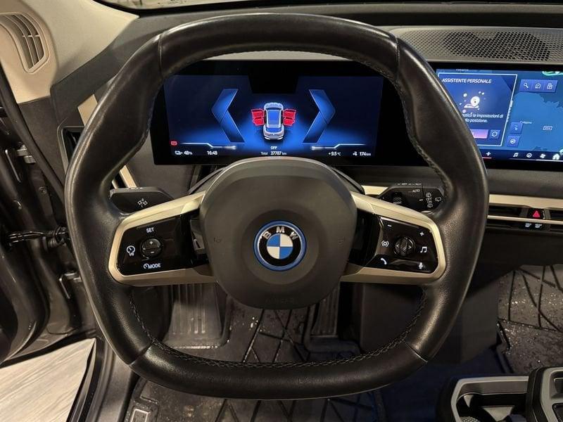 BMW iX iX xDrive40 Pacchetto Sportivo