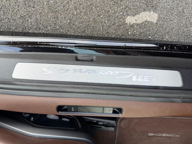 PORSCHE 911 Carrera 4S