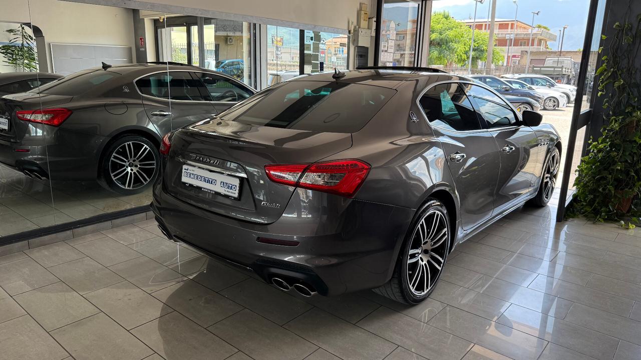 Maserati Ghibli V6 Diesel 275 CV Gransport TETTO