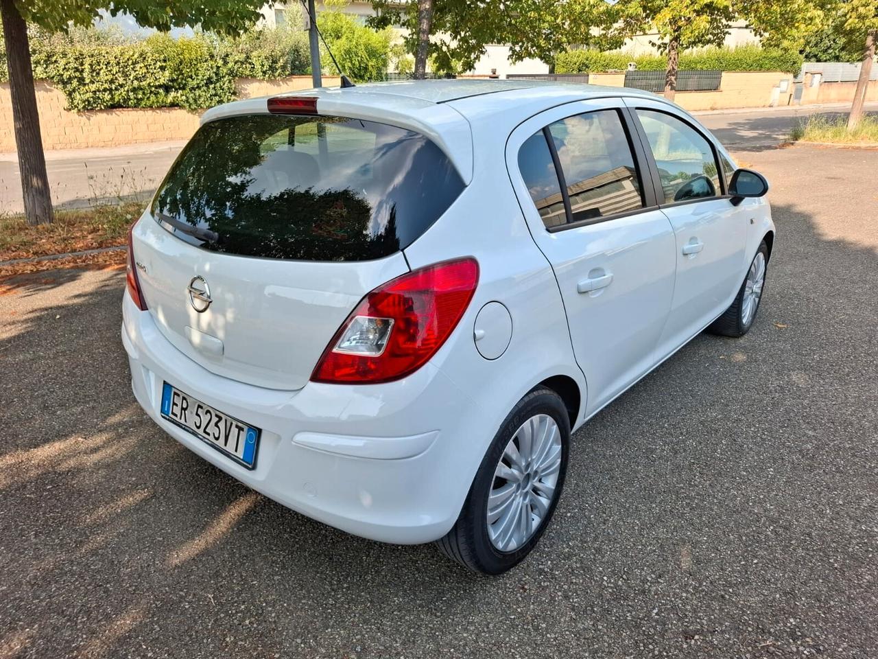 Opel Corsa 1.2 5 porte 2013 SOLAMENTE 99.000 KM