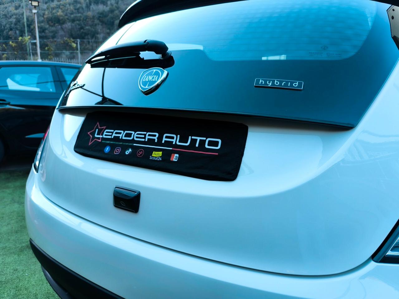 Lancia Ypsilon 1.0 FireFly 5 porte S&S Hybrid Silver