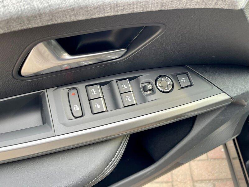 Peugeot 3008 1.2 hybrid GT 145cv e-dcs6- NUOVO
