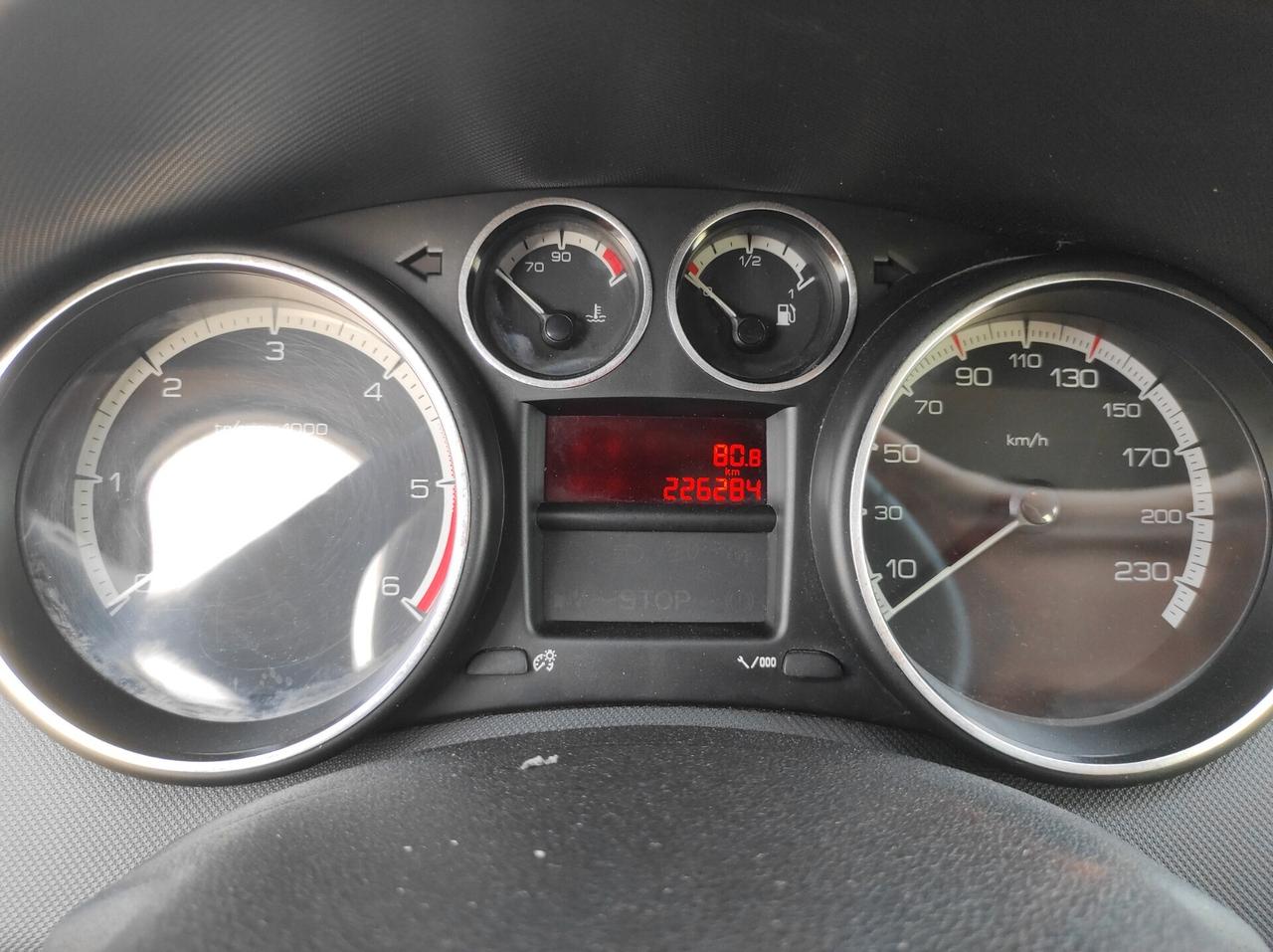 Peugeot 308 1.6 HDi - 90cv NEOPATENTATI