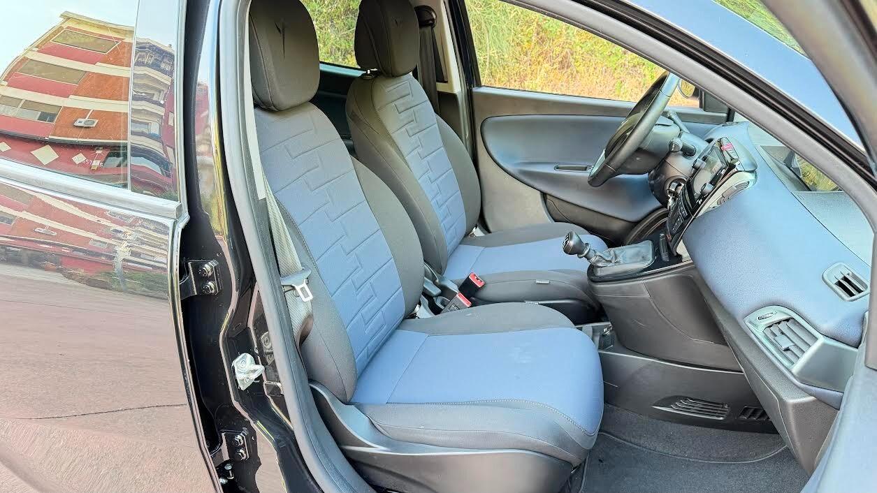 Lancia Ypsilon 1.0 FireFly 5 porte S&S Hybrid Gold Plus