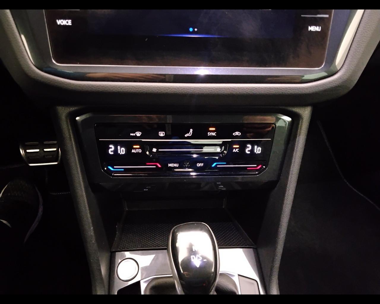 VOLKSWAGEN Tiguan II 2021 - Tiguan 2.0 tdi R-Line 150cv dsg