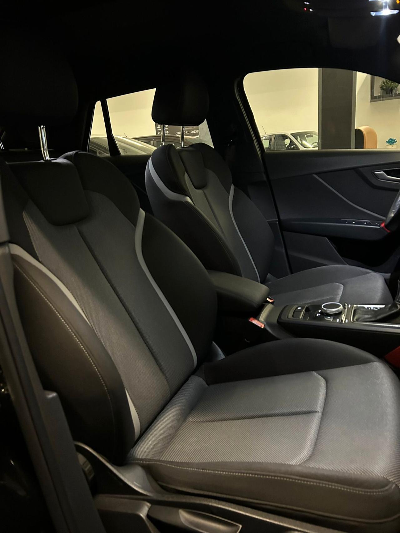 Audi Q2 30 TDI S tronic Identity Black