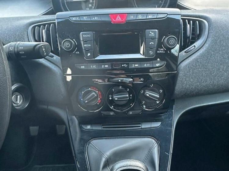 Lancia Ypsilon 1.0 FireFly 5 porte S&S Hybrid Alberta Ferretti