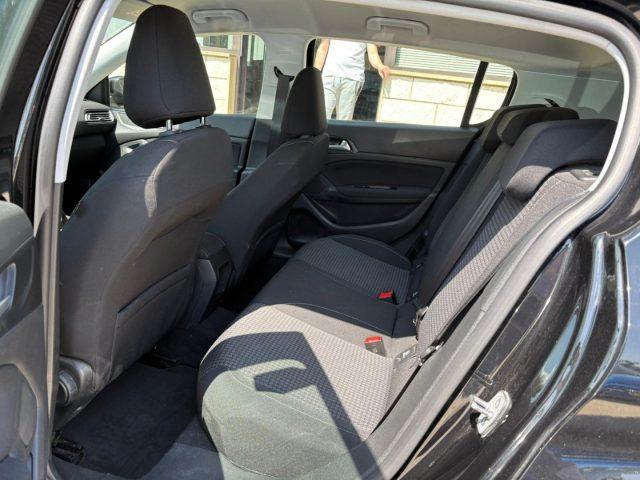 PEUGEOT 308 BlueHDi 130 S&S Business