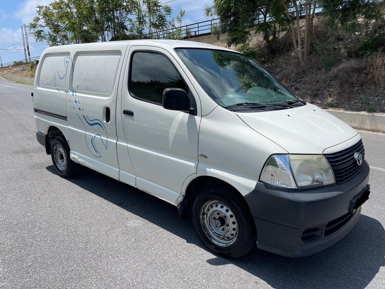 Toyota Hiace 2.5 D-4D Van